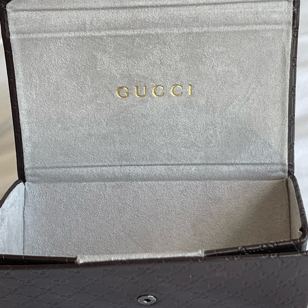 GUCC Authentic holding sunglasses case - Picture 4 of 12